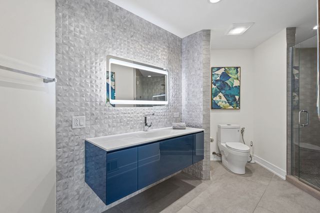 2110 Pfingsten Road, Northbrook, IL 60062