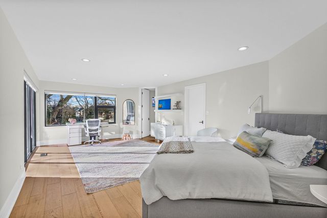 2110 Pfingsten Road, Northbrook, IL 60062