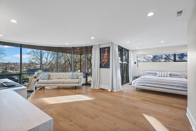 2110 Pfingsten Road, Northbrook, IL 60062