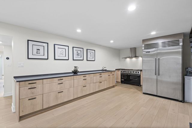 2110 Pfingsten Road, Northbrook, IL 60062