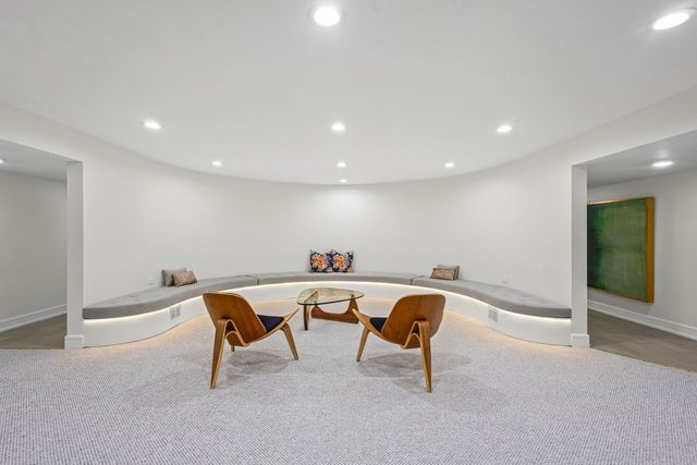 2110 Pfingsten Road, Northbrook, IL 60062