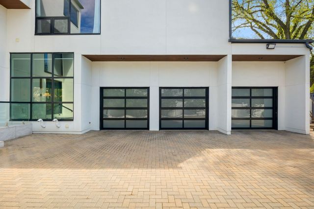 2110 Pfingsten Road, Northbrook, IL 60062