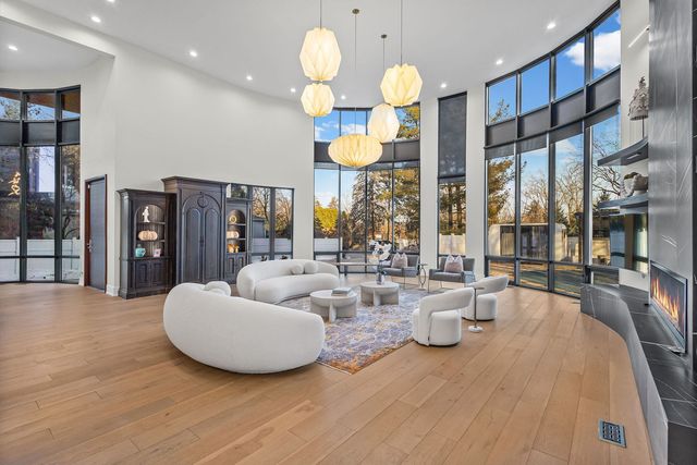 2110 Pfingsten Road, Northbrook, IL 60062