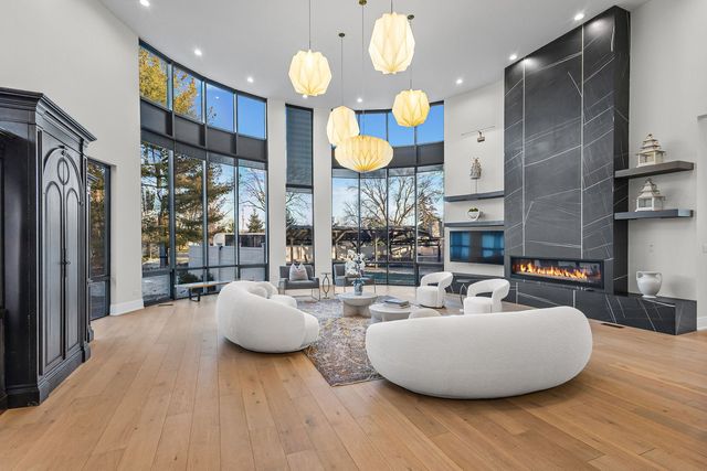 2110 Pfingsten Road, Northbrook, IL 60062