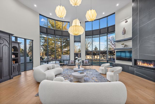 2110 Pfingsten Road, Northbrook, IL 60062