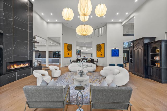 2110 Pfingsten Road, Northbrook, IL 60062