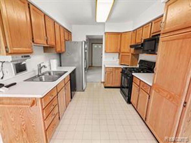 415 Bennington Court, Saline, MI 48176