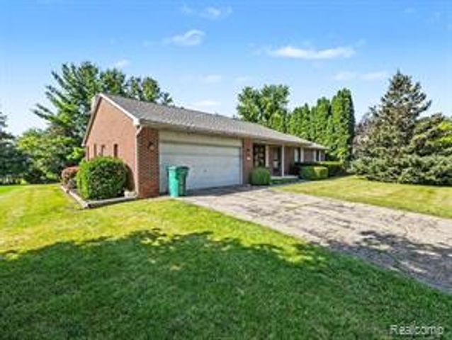 415 Bennington Court, Saline, MI 48176