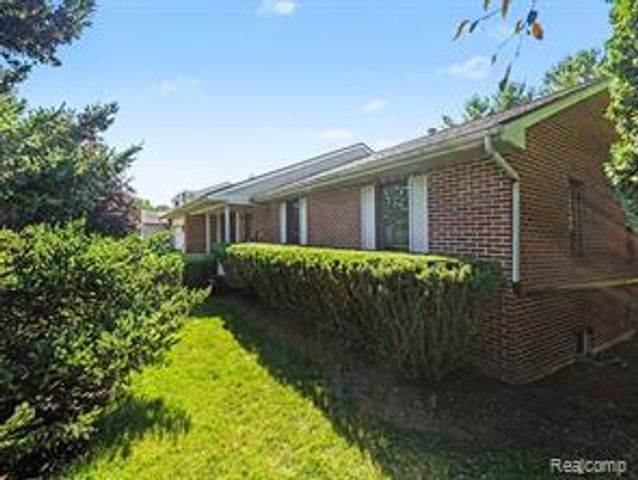 415 Bennington Court, Saline, MI 48176