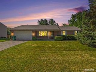 415 Bennington Court, Saline, MI 48176