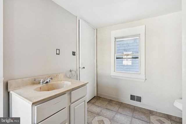 369 E BROADWAY, Salem, NJ 08079