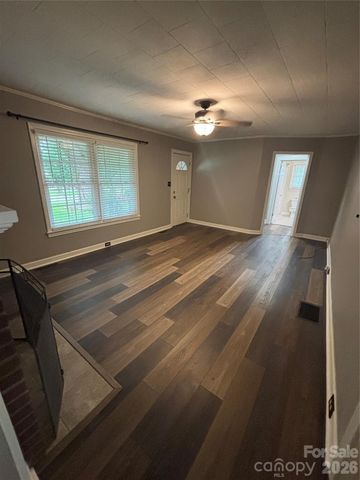 327 Arrowood Street SE, Lenoir, NC 28645