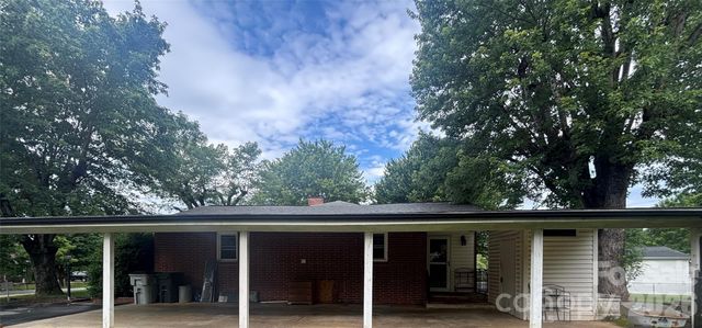 327 Arrowood Street SE, Lenoir, NC 28645