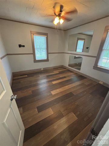 327 Arrowood Street SE, Lenoir, NC 28645