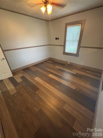 327 Arrowood Street SE, Lenoir, NC 28645