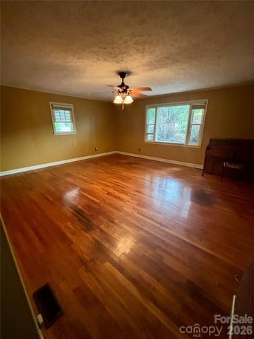 327 Arrowood Street SE, Lenoir, NC 28645