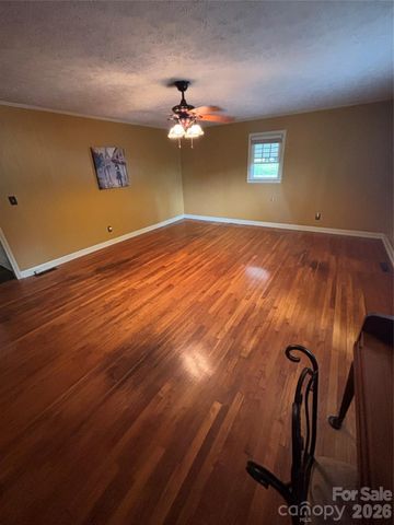 327 Arrowood Street SE, Lenoir, NC 28645