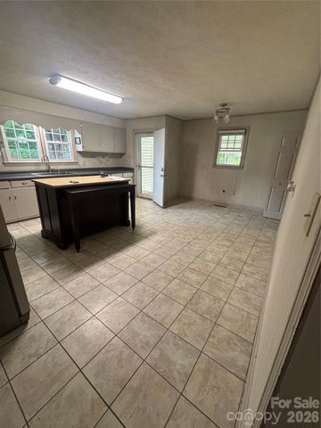 327 Arrowood Street SE, Lenoir, NC 28645