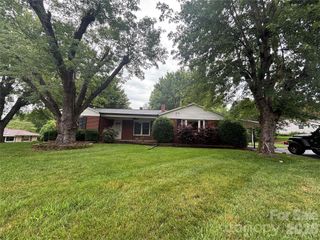 327 Arrowood Street SE, Lenoir, NC 28645