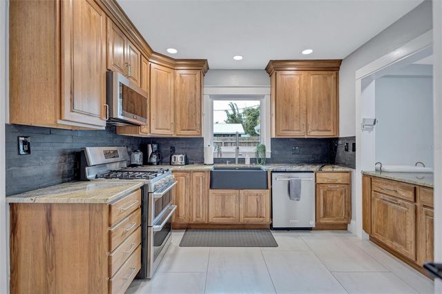 206 20TH STREET W, Bradenton, FL 34205