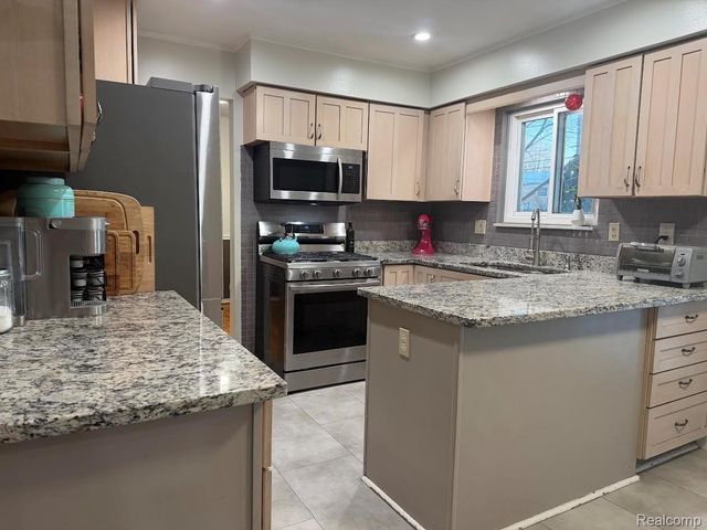 41133 Ivywood Lane, Plymouth Charter Township, MI 48170