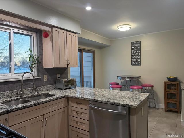 41133 Ivywood Lane, Plymouth Charter Township, MI 48170