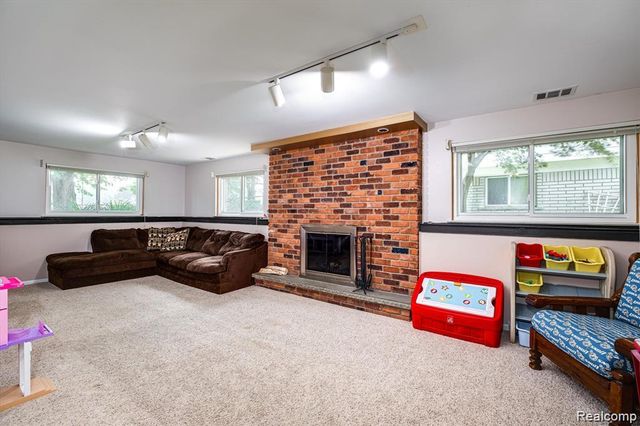 41133 Ivywood Lane, Plymouth Charter Township, MI 48170