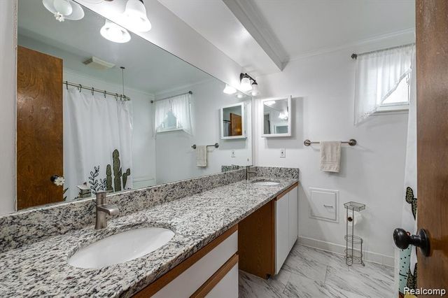 41133 Ivywood Lane, Plymouth Charter Township, MI 48170