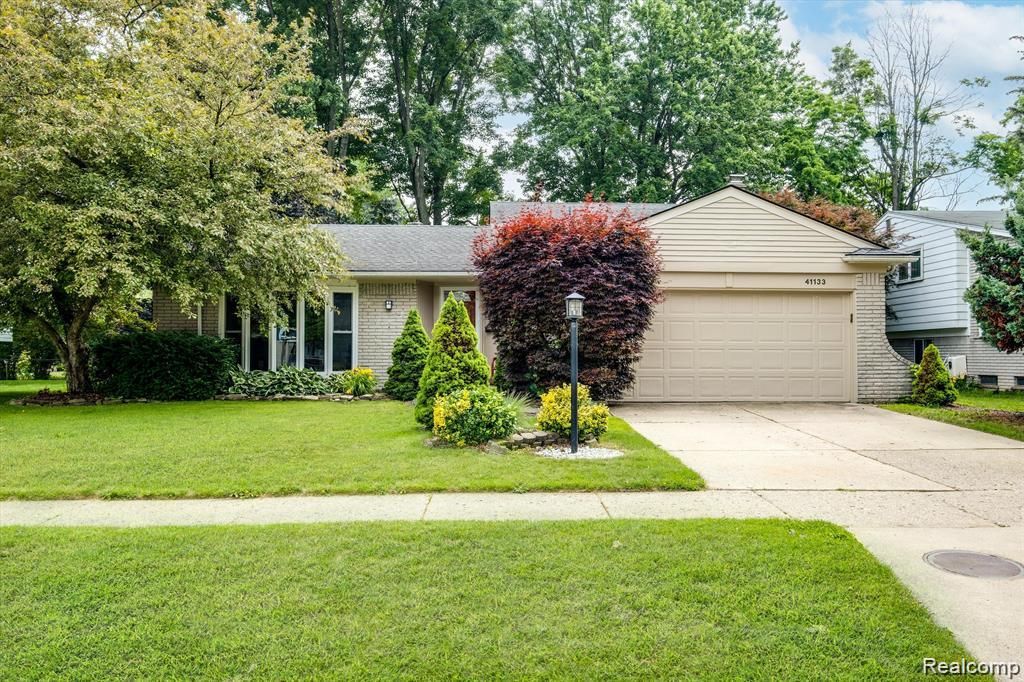 41133 Ivywood Lane, Plymouth Charter Township, MI 48170