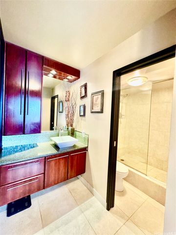 411 Hobron Lane 3904, Honolulu, HI 96815