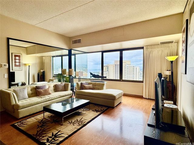 411 Hobron Lane 3904, Honolulu, HI 96815
