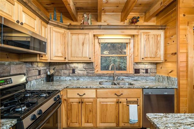 1800 HICKS FORD Road, Ellijay, GA 30540