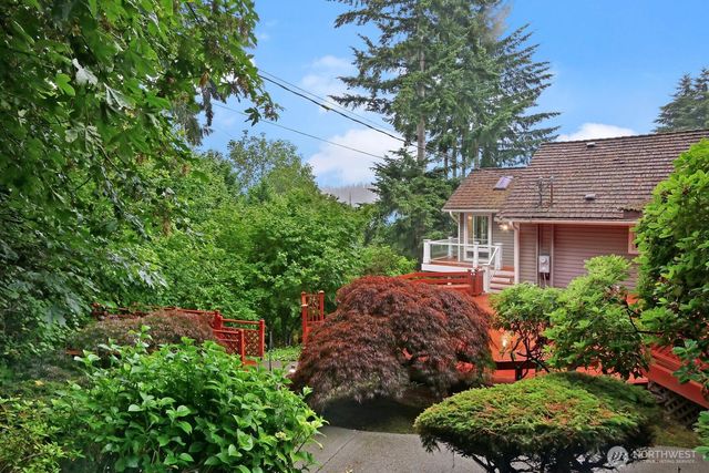 2668 E Lake Sammamish Parkway NE, Sammamish, WA 98074