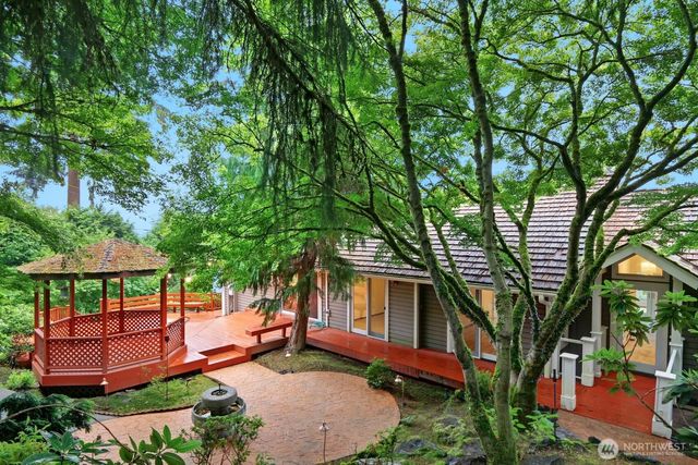 2668 E Lake Sammamish Parkway NE, Sammamish, WA 98074