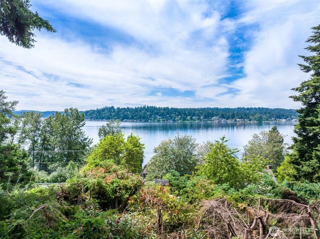 2668 E Lake Sammamish Parkway NE, Sammamish, WA 98074