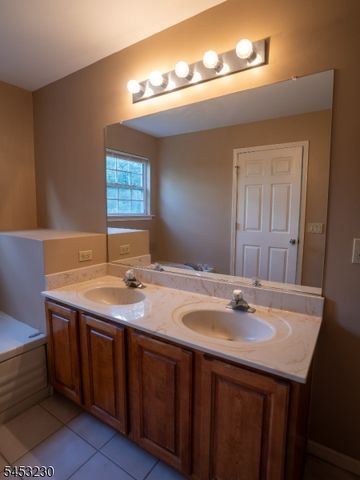 24 Shippen Rdg, Oxford Twp., NJ 07863