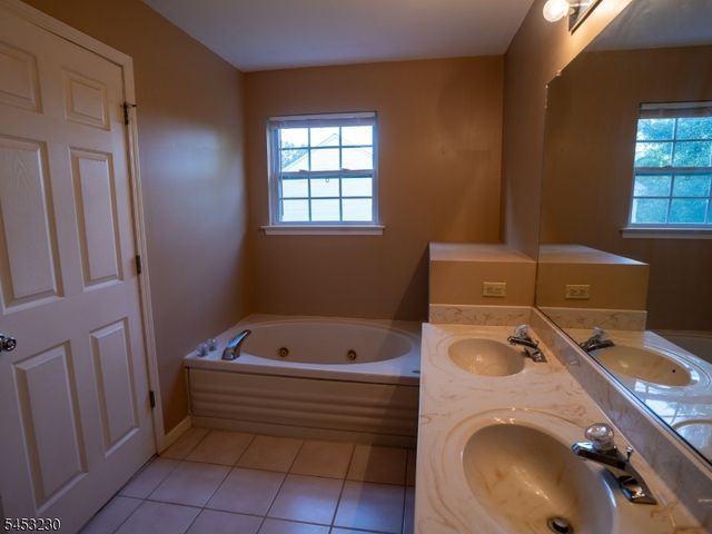 24 Shippen Rdg, Oxford Twp., NJ 07863
