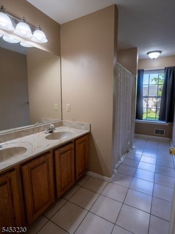 24 Shippen Rdg, Oxford Twp., NJ 07863