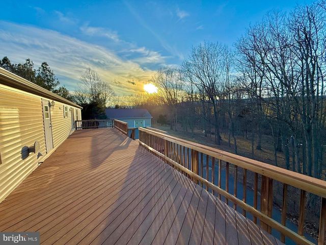 401 NIGHTHAWK DR, Petersburg, WV 26847