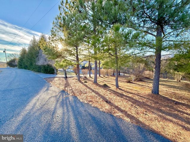 401 NIGHTHAWK DR, Petersburg, WV 26847