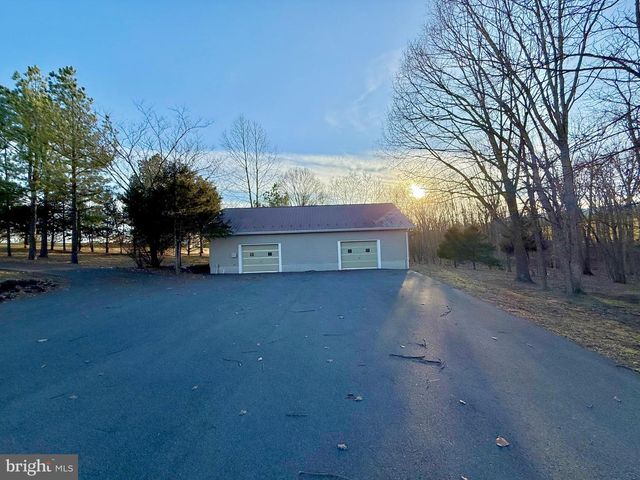 401 NIGHTHAWK DR, Petersburg, WV 26847