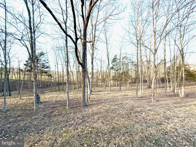 401 NIGHTHAWK DR, Petersburg, WV 26847