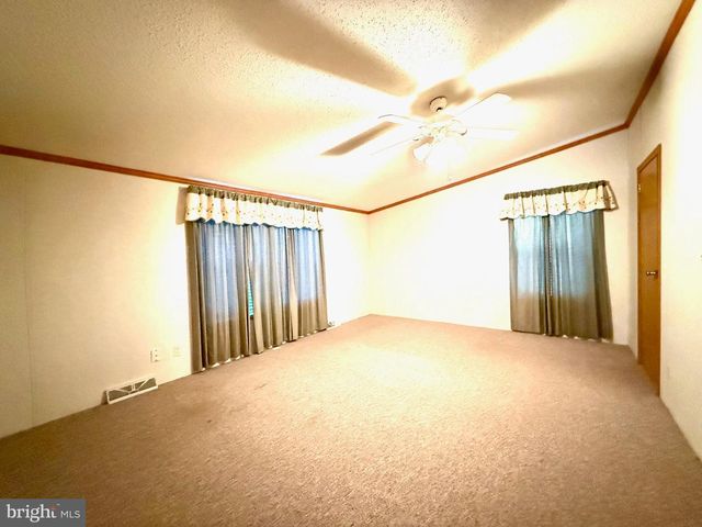 401 NIGHTHAWK DR, Petersburg, WV 26847