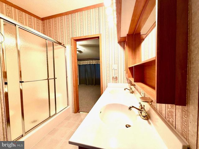 401 NIGHTHAWK DR, Petersburg, WV 26847