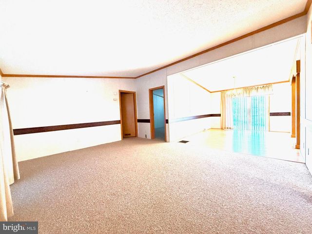 401 NIGHTHAWK DR, Petersburg, WV 26847