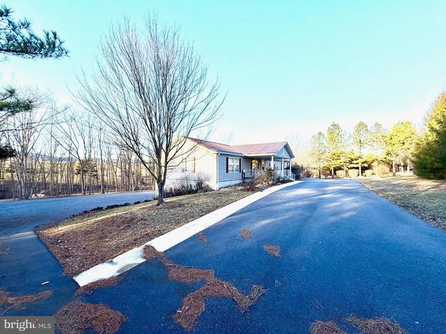 401 NIGHTHAWK DR, Petersburg, WV 26847