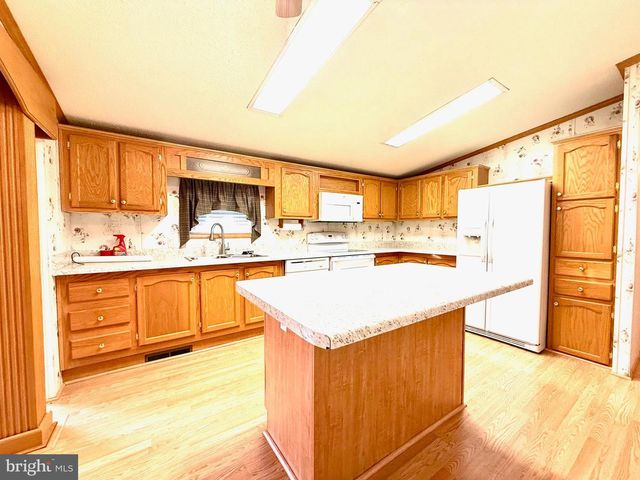 401 NIGHTHAWK DR, Petersburg, WV 26847