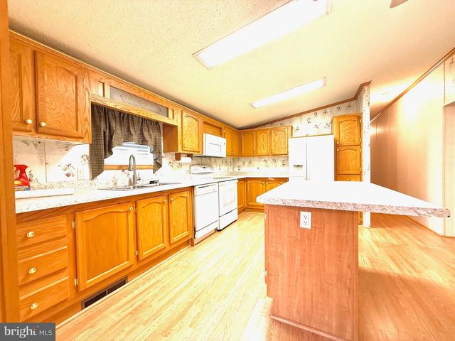 401 NIGHTHAWK DR, Petersburg, WV 26847