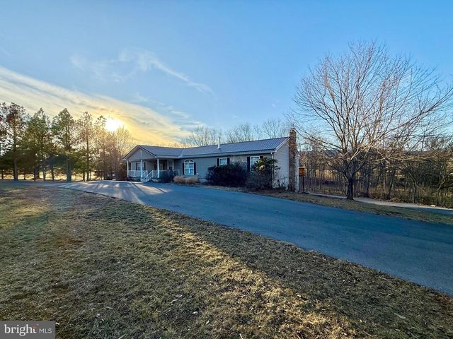 401 NIGHTHAWK DR, Petersburg, WV 26847