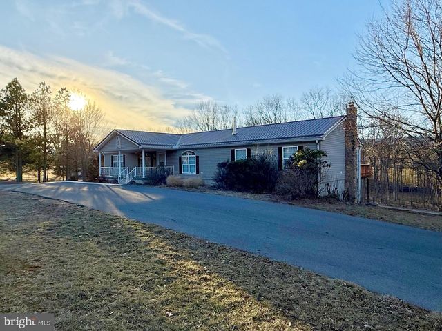 401 NIGHTHAWK DR, Petersburg, WV 26847